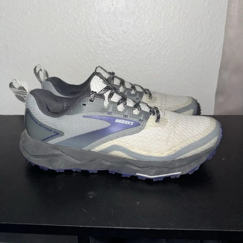 Brooks Womens Divide 2 1203421B042 Gray Running Shoes Sneakers Size 8.5 B